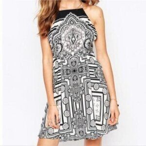 The Jetset Diaries Boa Noite Sleeveless Dress in Patch Print Extra Small